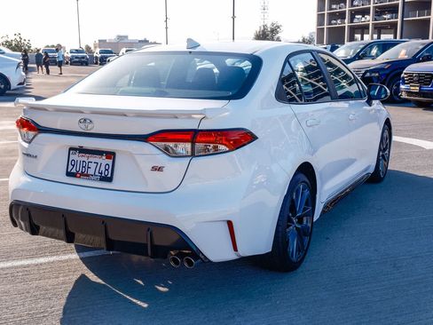 Certified 2025 Toyota Corolla SE w/ Convenience Package FWD image 4