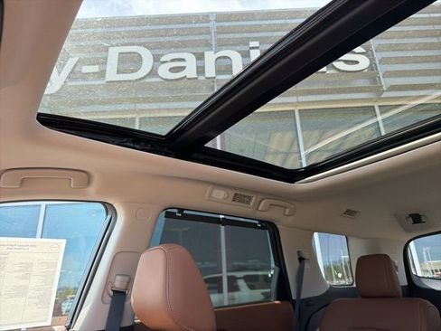 New 2026 Nissan Pathfinder Platinum FWD image 11