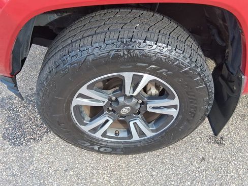 Used 2018 Toyota Tacoma TRD Sport image 20