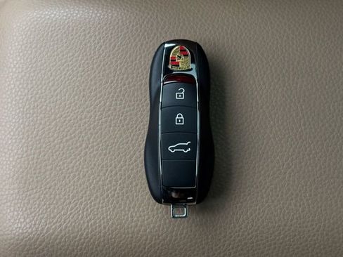 Used 2023 Porsche Macan image 75