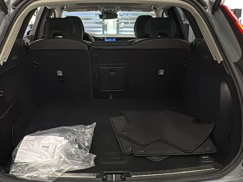 Certified 2025 Volvo XC60 T8 Plus image 29