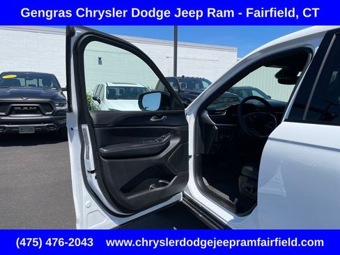 Certified 2023 Jeep Grand Cherokee L Laredo AWD/4WD image 37