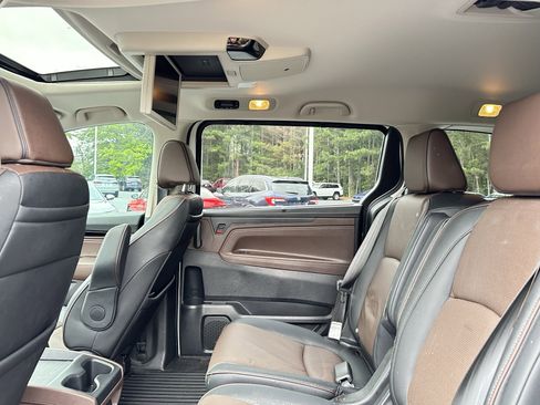 Used 2025 Honda Odyssey Elite image 8