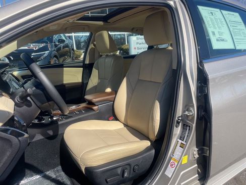 Used 2018 Toyota Avalon XLE Premium w/ Carpet Mat Package FWD image 17