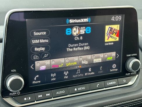 Used 2025 Nissan Rogue SV image 20