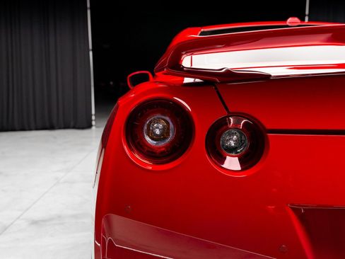 Used 2023 Nissan GT-R Premium w/ Floor Mat Package image 34