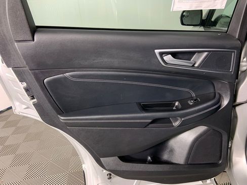 Used 2018 Ford Edge Titanium AWD/4WD image 18