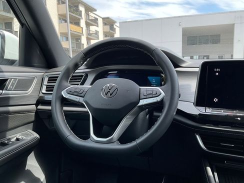 New 2025 Volkswagen Atlas Cross Sport SE image 22