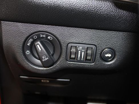 Used 2016 Dodge Challenger R/T Scat Pack w/ Leather Interior Group image 32