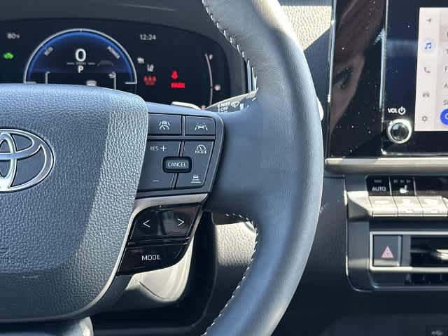 Used 2025 Toyota Camry SE w/ Convenience Package FWD image 10