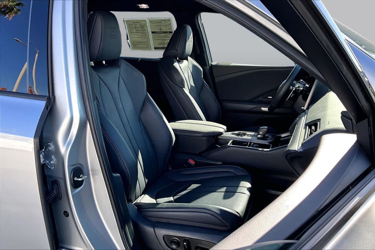 Used 2025 Lexus TX 500h AWD w/ Technology Package image 9