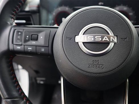 Certified 2025 Nissan Kicks SR image 19