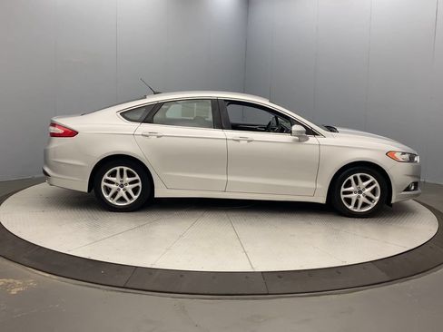Used 2014 Ford Fusion SE w/ Equipment Group 202A FWD image 6
