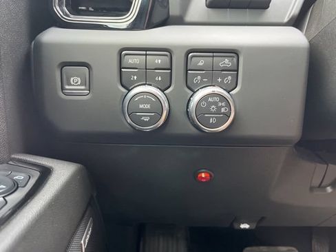 Used 2024 GMC Sierra 2500 AT4 w/ AT4 Premium Plus Package AWD/4WD image 32