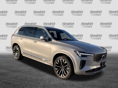 Used 2025 Volvo XC90 B5 Plus image 2