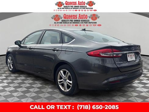 Used 2018 Ford Fusion SE image 4