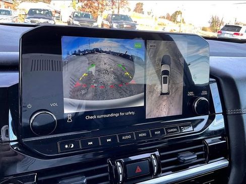 Used 2023 Nissan Pathfinder Platinum image 17