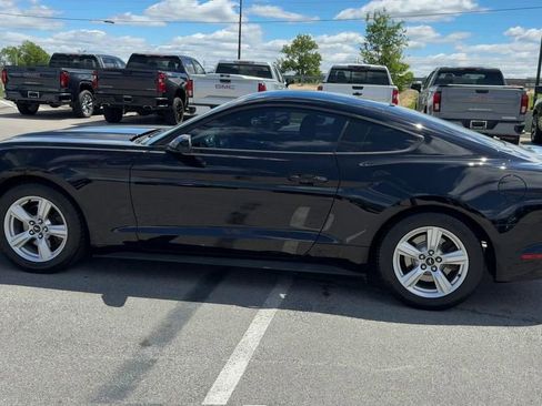 Used 2017 Ford Mustang Coupe RWD image 4