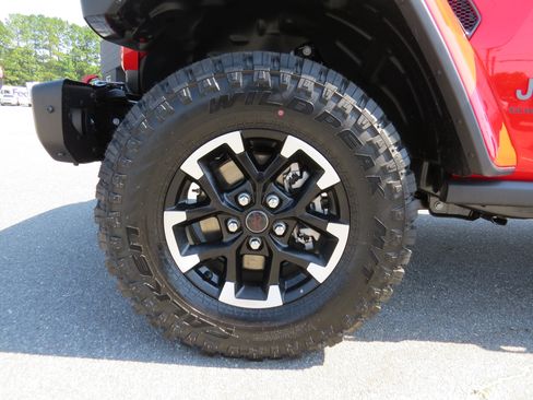 New 2025 Jeep Gladiator Rubicon image 14