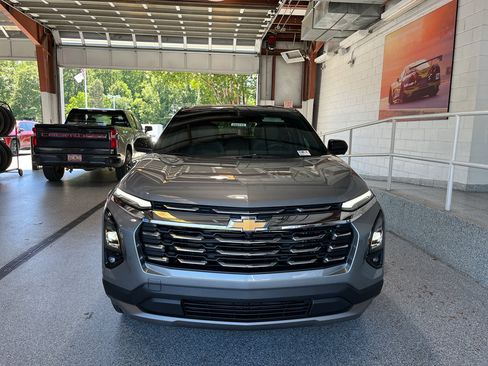New 2026 Chevrolet Equinox LT w/ Convenience Package II FWD image 2