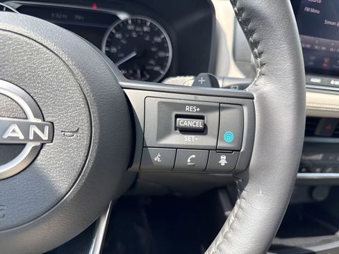 Used 2024 Nissan Rogue SV w/ SV Premium Package AWD/4WD image 16