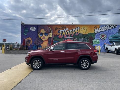 Used 2015 Jeep Grand Cherokee Limited w/ Luxury Group II AWD/4WD image 2