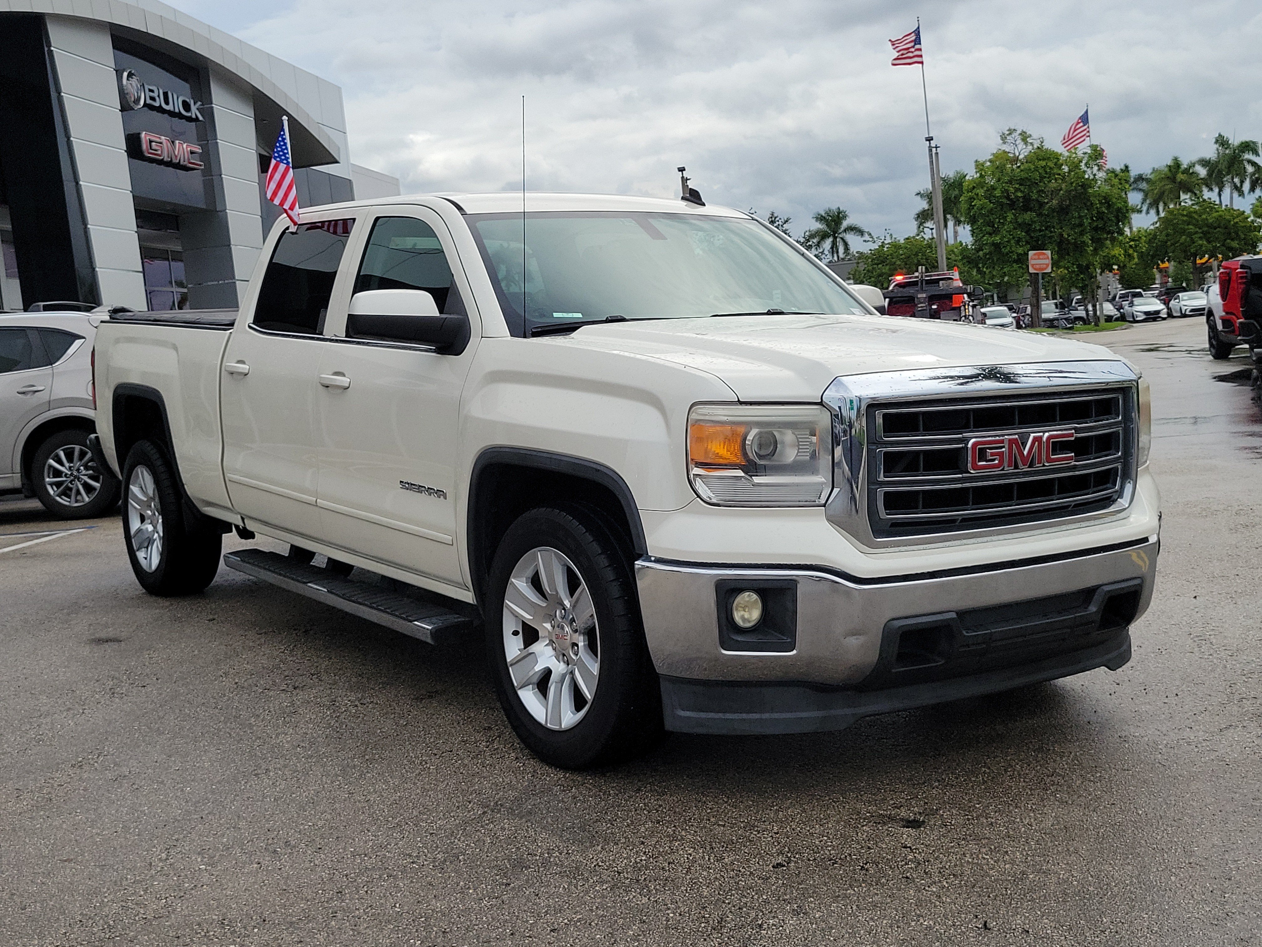 Used 2014 GMC Sierra 1500 SLE w/ SLE Preferred Package RWD image 3