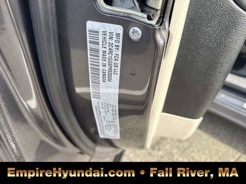 Used 2023 Chrysler Pacifica Limited image 20