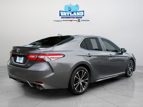 Used 2019 Toyota Camry SE FWD image 5