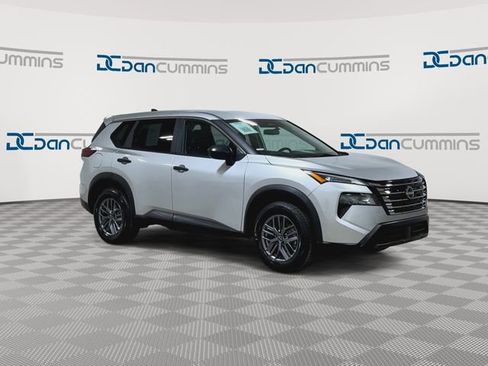 Used 2024 Nissan Rogue S AWD/4WD image 2