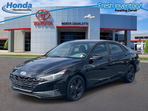 Used 2023 Hyundai Elantra SEL w/ Cargo Package FWD image 4