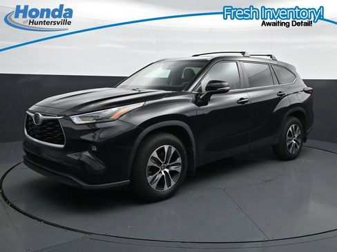 Used 2024 Toyota Highlander XLE AWD/4WD image 4