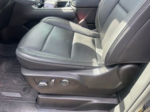 Used 2024 GMC Yukon Denali w/ Advanced Technology Package image 27