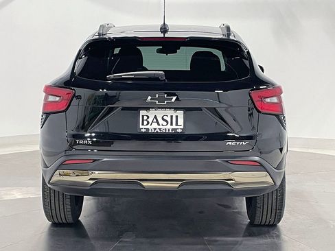 Used 2025 Chevrolet Trax ACTIV FWD image 12