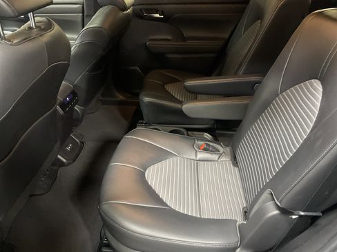 Certified 2023 Toyota Highlander XSE image 32