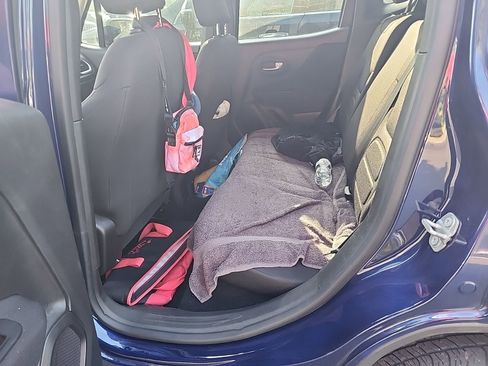 Used 2021 Jeep Renegade Latitude image 10