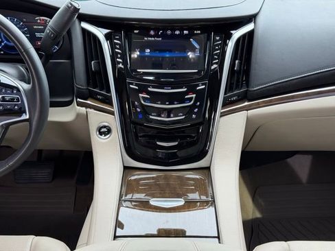 Used 2020 Cadillac Escalade Luxury image 30