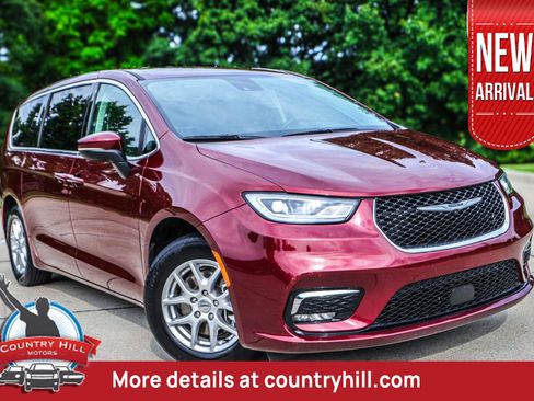 Used 2023 Chrysler Pacifica Touring-L FWD image 1