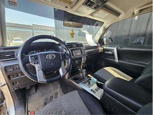 Used 2014 Toyota 4Runner SR5 AWD/4WD image 2