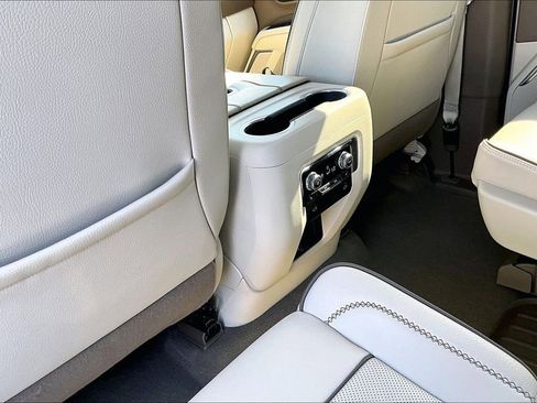 Used 2023 GMC Yukon Denali image 10