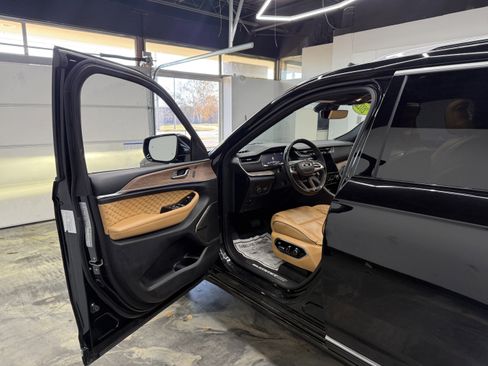 Used 2022 Jeep Grand Cherokee Summit image 10