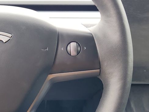 Used 2023 Tesla Model Y Performance image 28