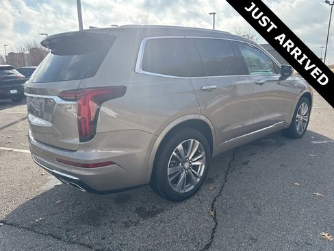 Used 2022 Cadillac XT6 Premium Luxury image 4