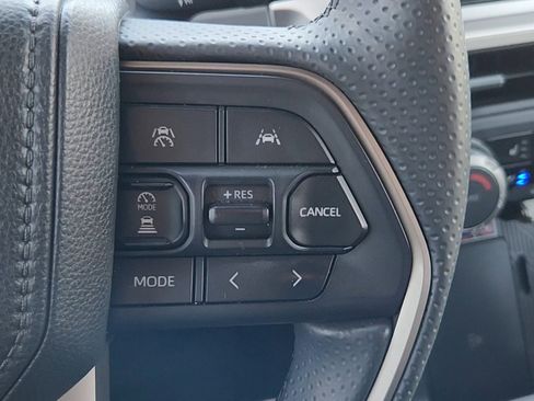 Used 2025 Toyota 4Runner TRD Off-Road Premium AWD/4WD image 14