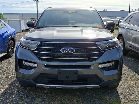 Used 2023 Ford Explorer XLT w/ Equipment Group 202A AWD/4WD image 2