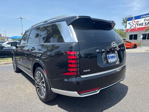 Used 2026 Hyundai Palisade Calligraphy FWD image 3