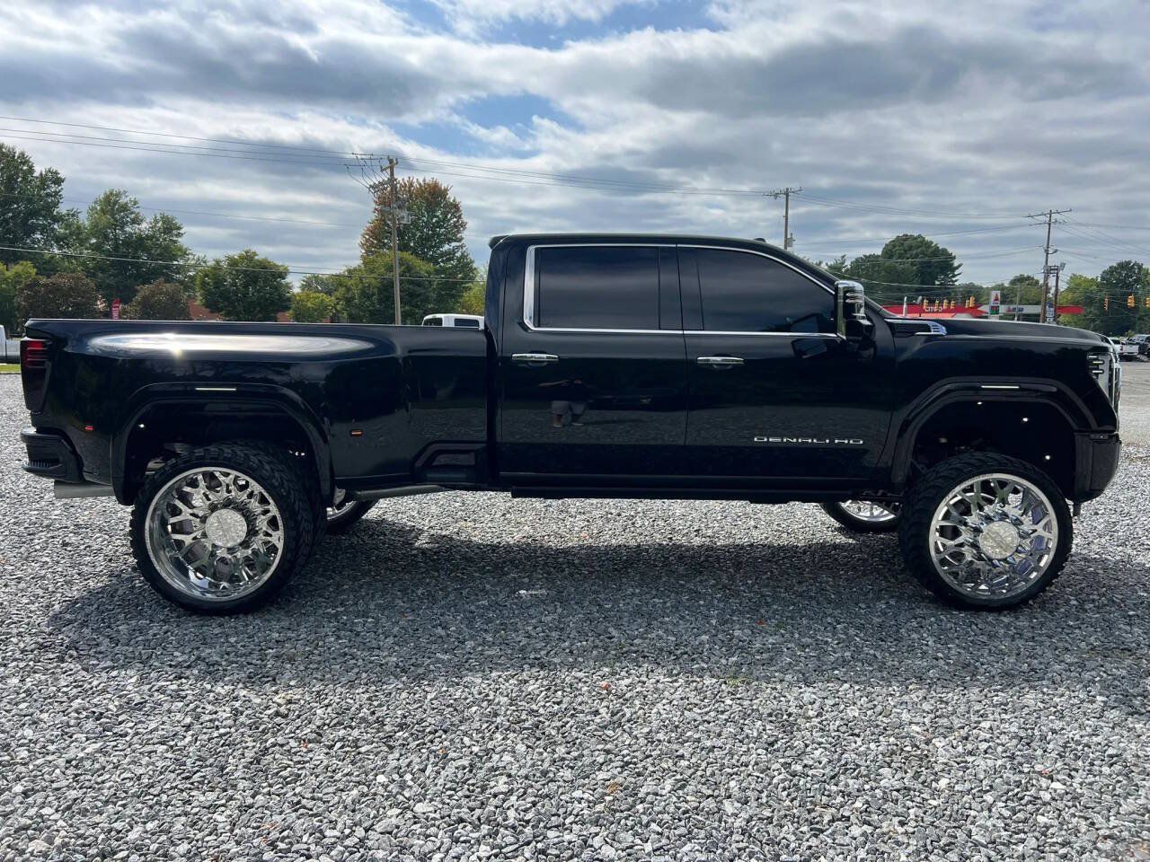 Used 2024 GMC Sierra 3500 Denali w/ Technology Package AWD/4WD image 9