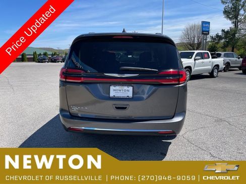 Used 2022 Chrysler Pacifica Touring-L FWD image 48