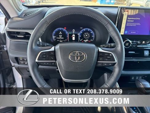 Used 2023 Toyota Highlander Platinum image 27