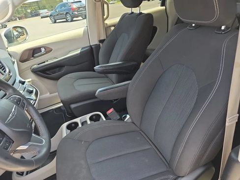 Used 2023 Chrysler Voyager LX FWD image 15